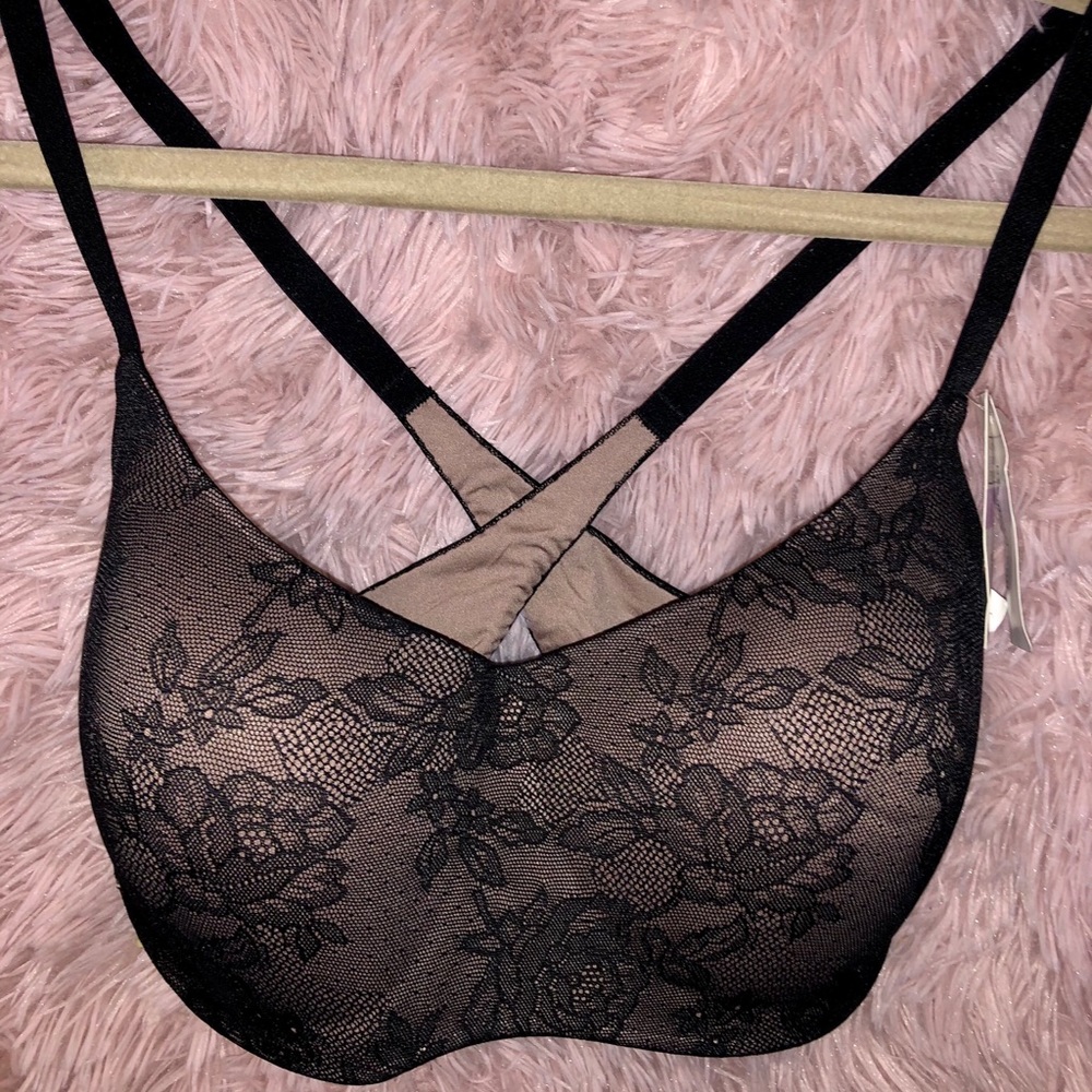 B. Tempt’d wirefree bra - Picture 2 of 7